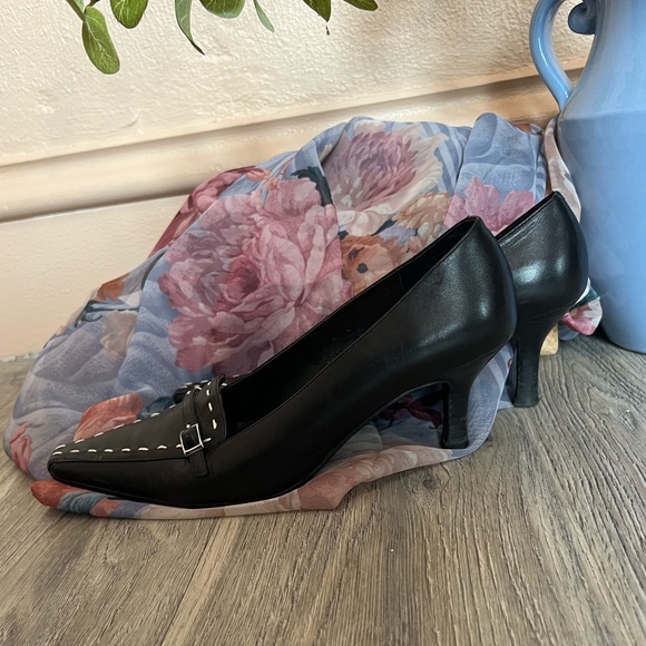 Vintage 90s Tommy Hilfiger Black & White Stitch Leather  Kitten Heels SZ 6.5 - Picture 5 of 5